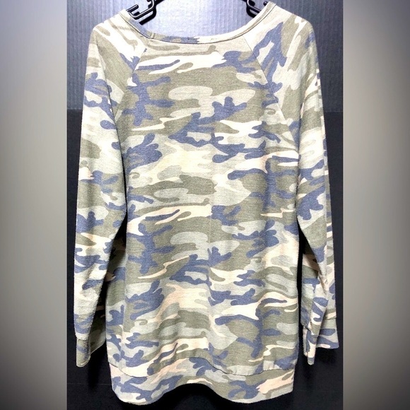 🪽Chic Soul Camouflage Sequin Mouth Lips Shirt - Picture 7 of 8